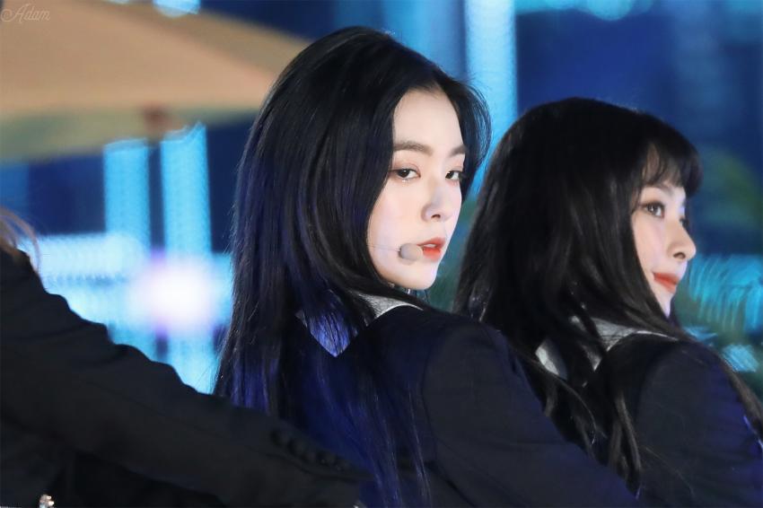 시상식에서 미모 폭격하고 다니는 아이린.jpg | 인스티즈
