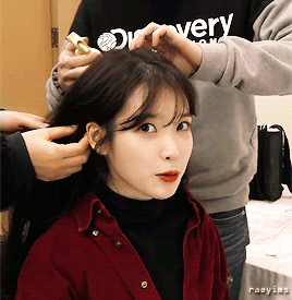 헤어정리하는 아이유.gif | 인스티즈