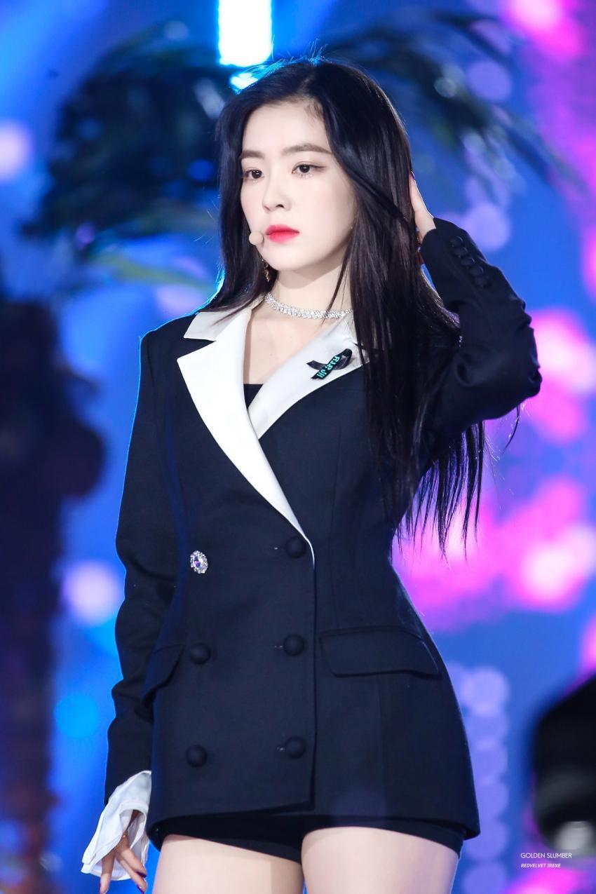시상식에서 미모 폭격하고 다니는 아이린.jpg | 인스티즈
