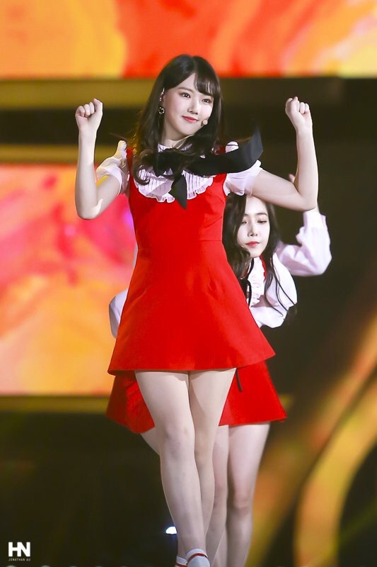 [여자친구] 동생이 카메라를 빌려달라는 요구를 해서 예린이 | 인스티즈