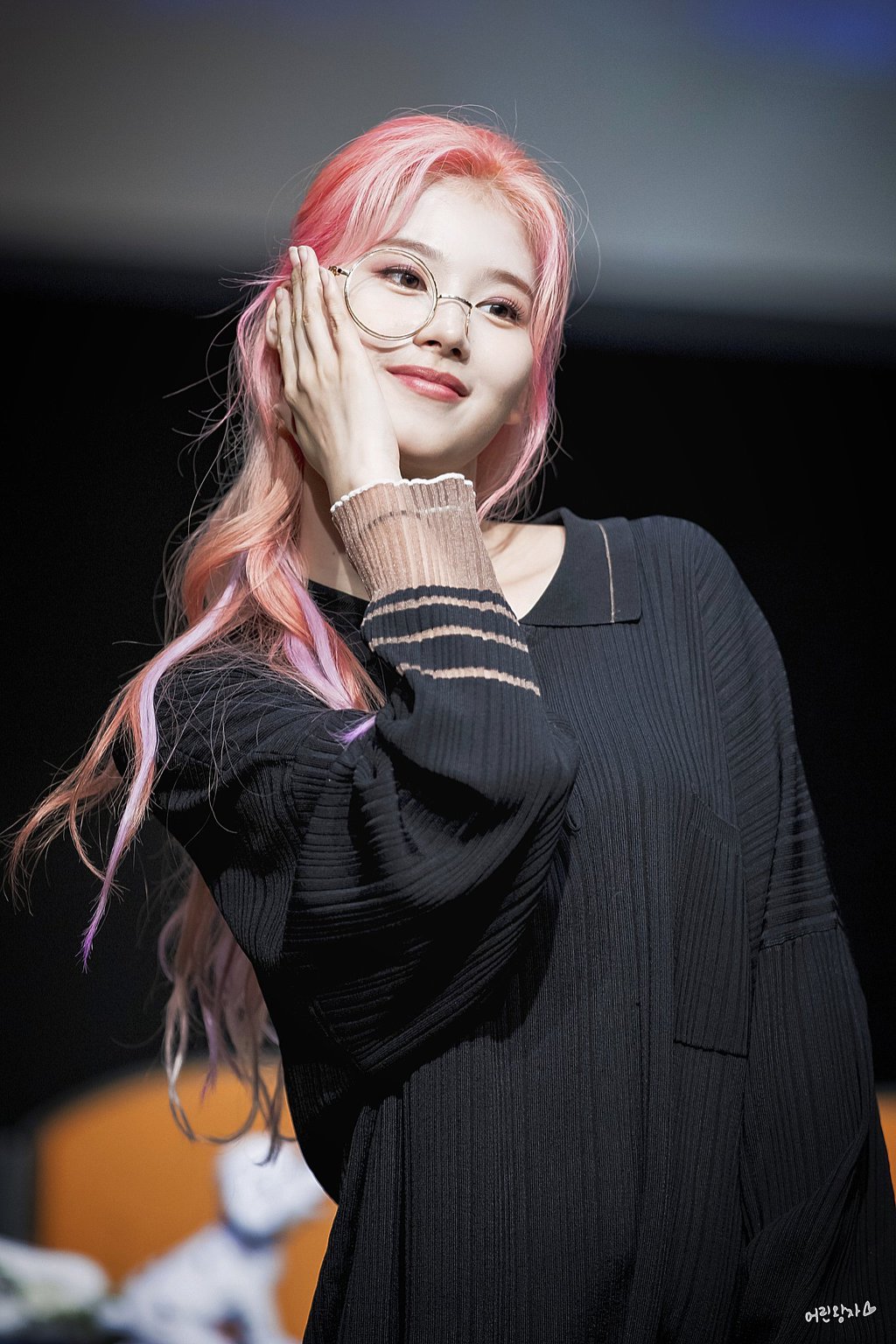 오늘이 생일인 트와이스 사나.jpgif (335장) | 인스티즈
