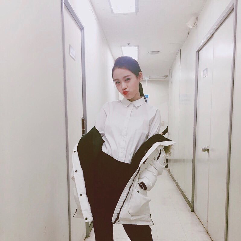 [에이프릴] 아침부터 꽤나 추운 것 같아서 진솔이 | 인스티즈