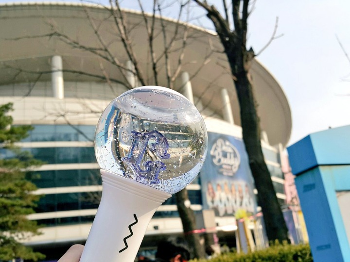 날씨가 너무 추워서 얼어버린 아이돌 응원봉 | 인스티즈