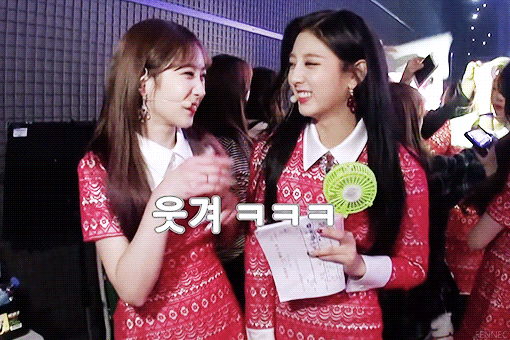 [러블리즈] 퇴근하고 맥주 마시러 갈지 커피 마시러 갈지 고민이 되서 지애 | 인스티즈