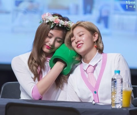 막내들을 대하는 트와이스 정연의 온도차 . gif | 인스티즈
