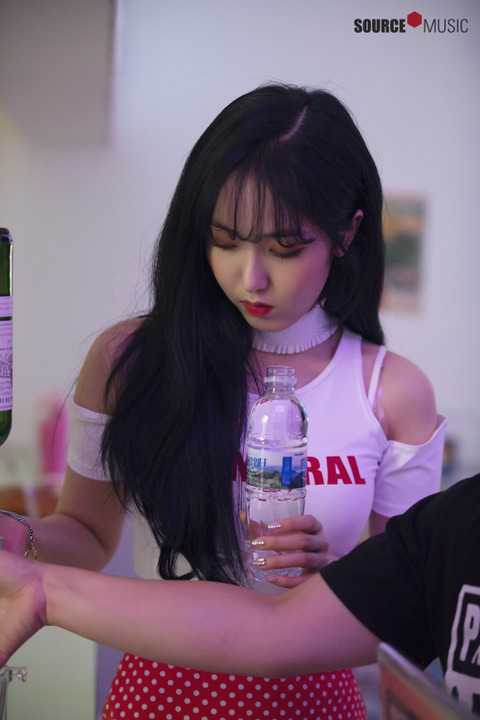 여자친구 신비 wow thing 뮤비 촬영 비하인드 포토 (데이터) | 인스티즈