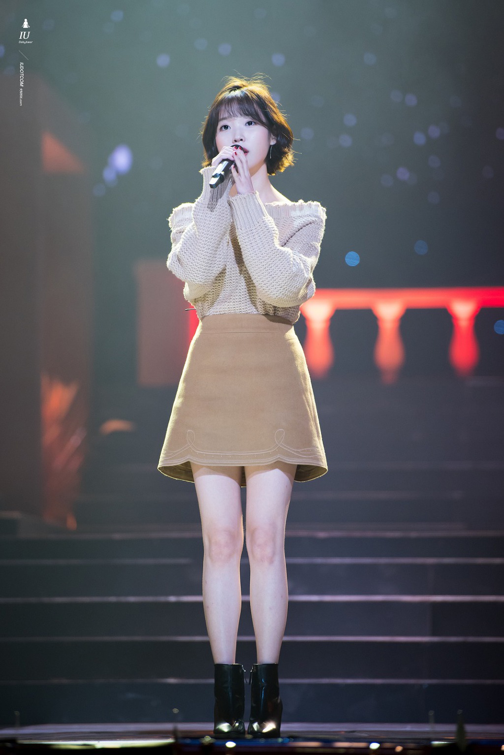 귀엽고 이쁜데 섹시하기까지한 아이유.jpgif | 인스티즈