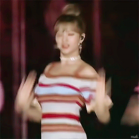 어제자 코뮤페에 똥머리하고 나타난 트와이스 정연.gif | 인스티즈