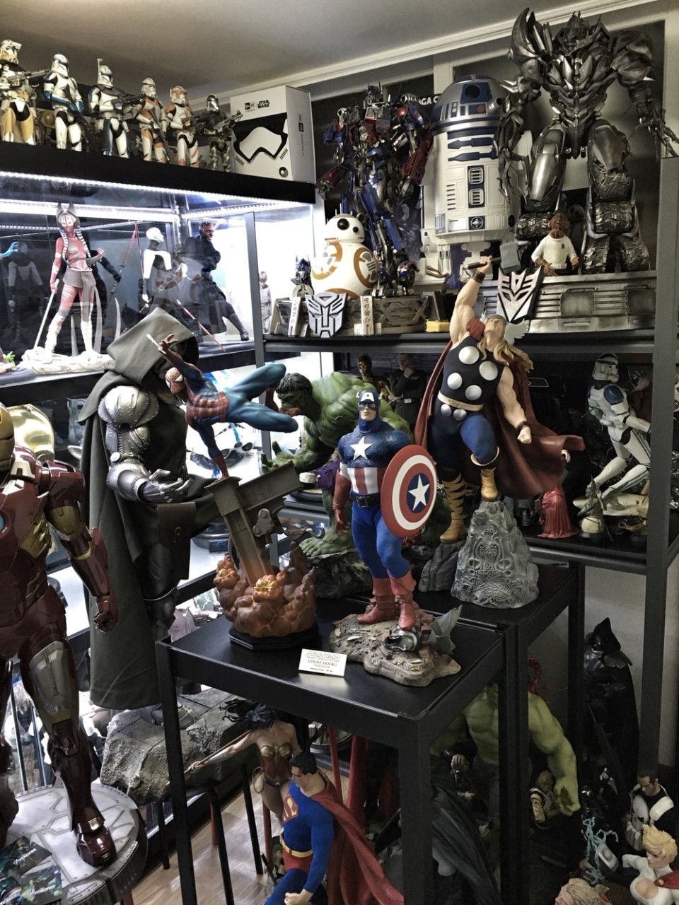 30대 피규어 덕후 싱글남인데 상대방 여자분이 부담스러워 할까요? | 인스티즈