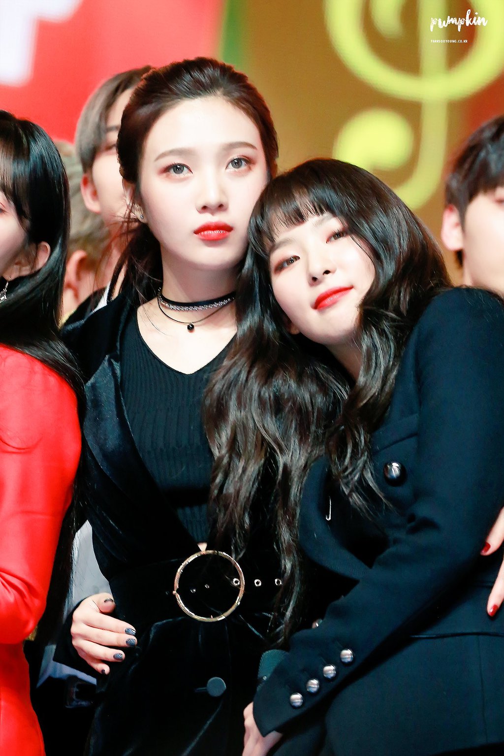 [레드벨벳] 무대위에서 카리스마가 사라진 곰.jpgif | 인스티즈