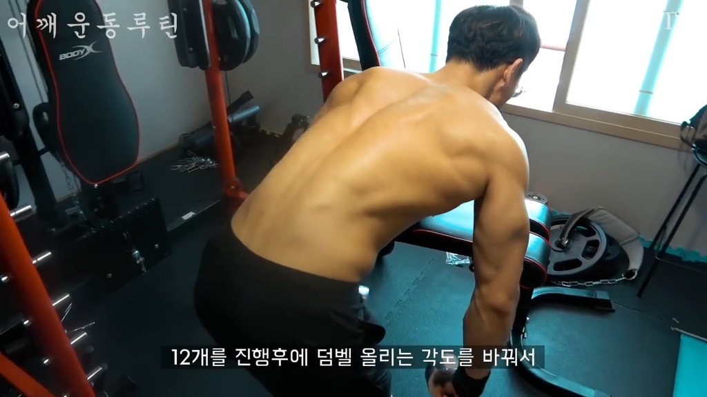 어떤 직장인 운동 유튜버의 어깨운동 방법 ㅎㄷㄷ;;.JPG | 인스티즈