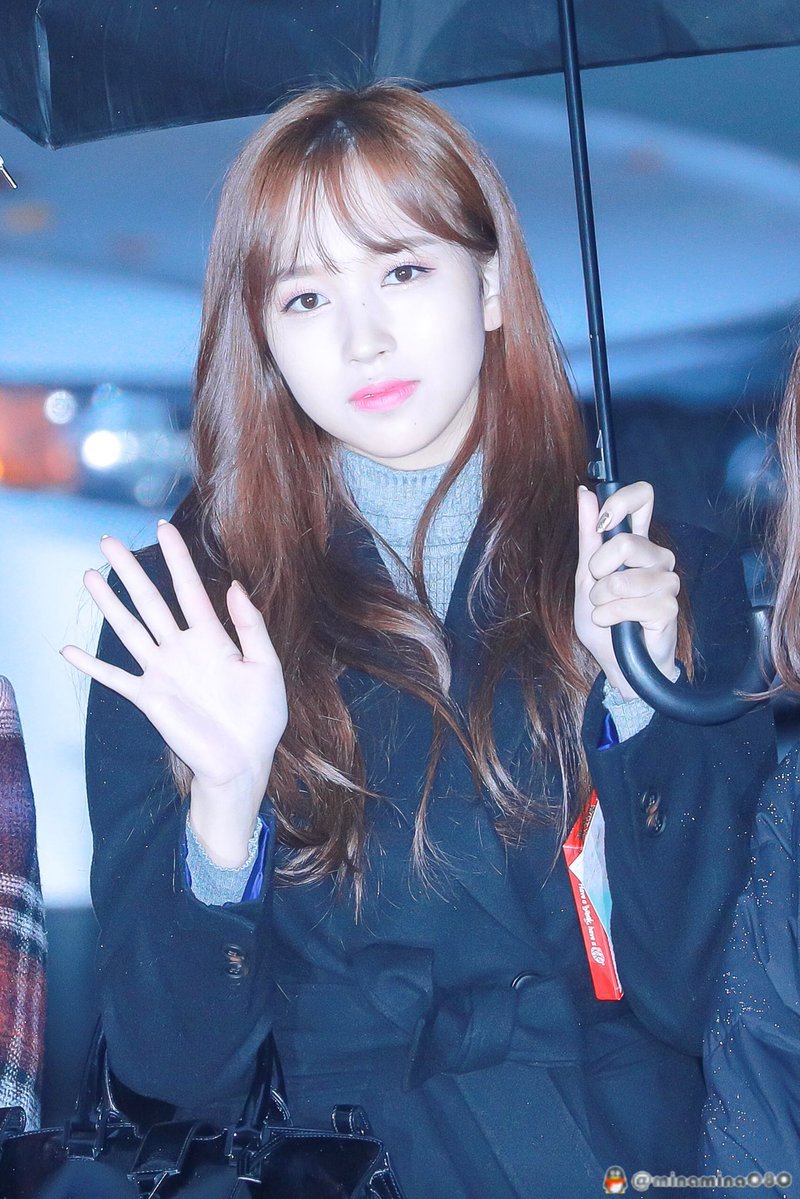 181109 묘이 미나 뮤직뱅크 출근길 | 인스티즈