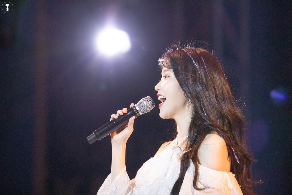190517 아이유 dlwlrma - 금요일에 만나요 + 삐삐 + 봄 사랑 벚꽃 말고 + 너의 의미 + 좋은 날+ 레옹 + 팔레트 + 밤편지 연세대 아카라카 | 인스티즈