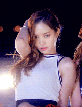 끼부리는 손나은.gif | 인스티즈