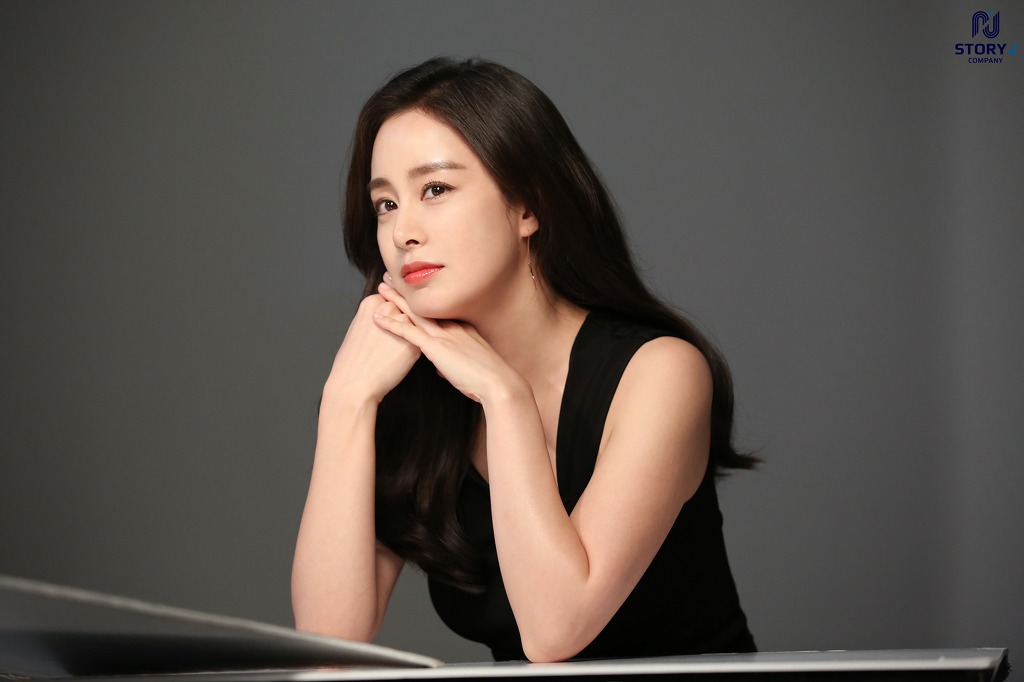 김태희 화장품 광고 비하인드 컷 | 인스티즈