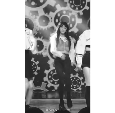 오마이걸 유아 파워댄스.gif | 인스티즈