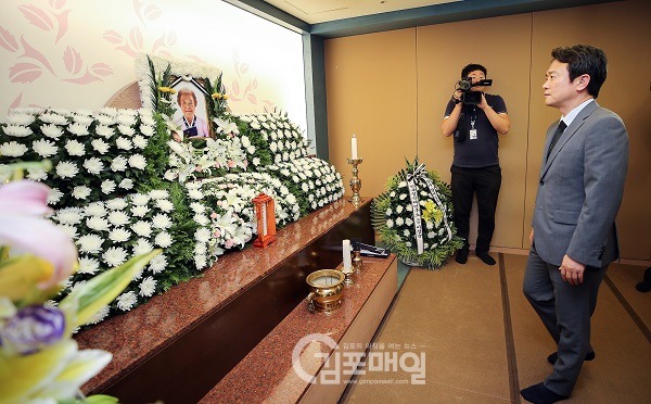 위안부 피해자에 대한 일본의 사과를 계속 촉구했던 남경필 | 인스티즈