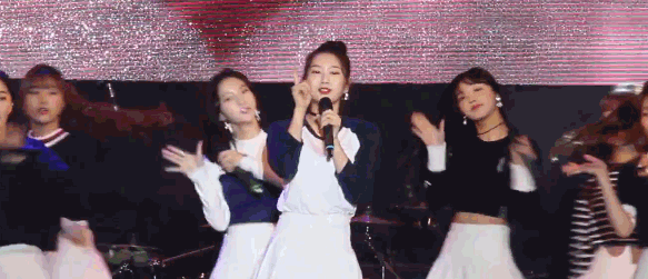 폭죽에 놀란 오마이걸 비니.gif | 인스티즈
