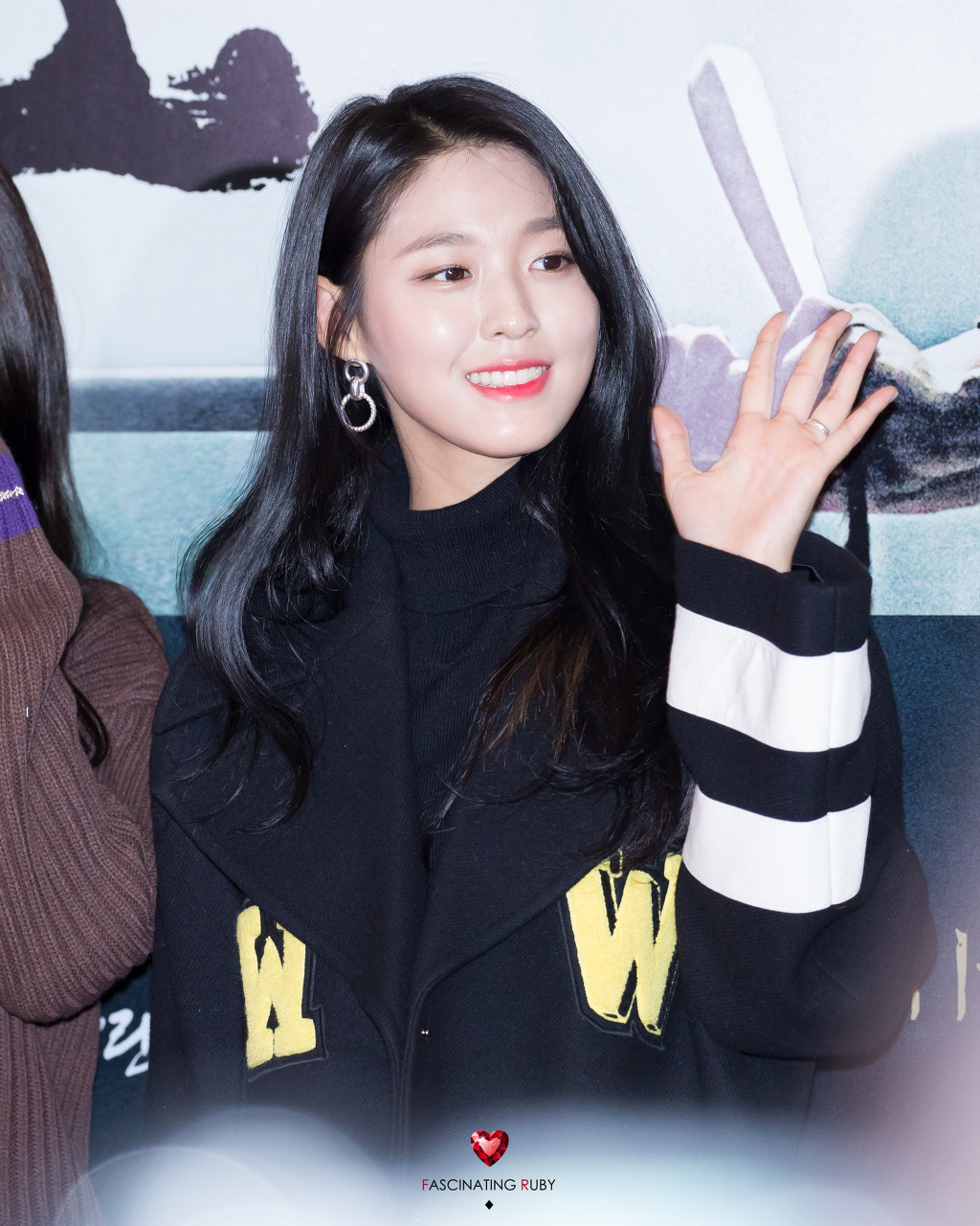 오늘 생일을 맞은 설현이.jpgif | 인스티즈