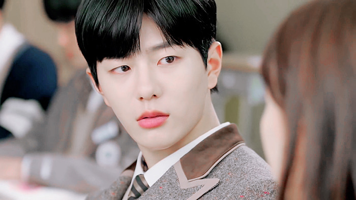 기억해..? 복도에서 떠들다.. 같이 혼나던 우리 둘... 기억 조작이 따로 없는 하이틴 웹드 | 인스티즈
