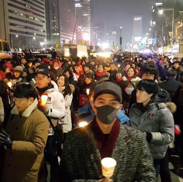 박근혜 탄핵 촛불집회를 출석체크 하듯이 나갔던 남자 배우.jpg | 인스티즈