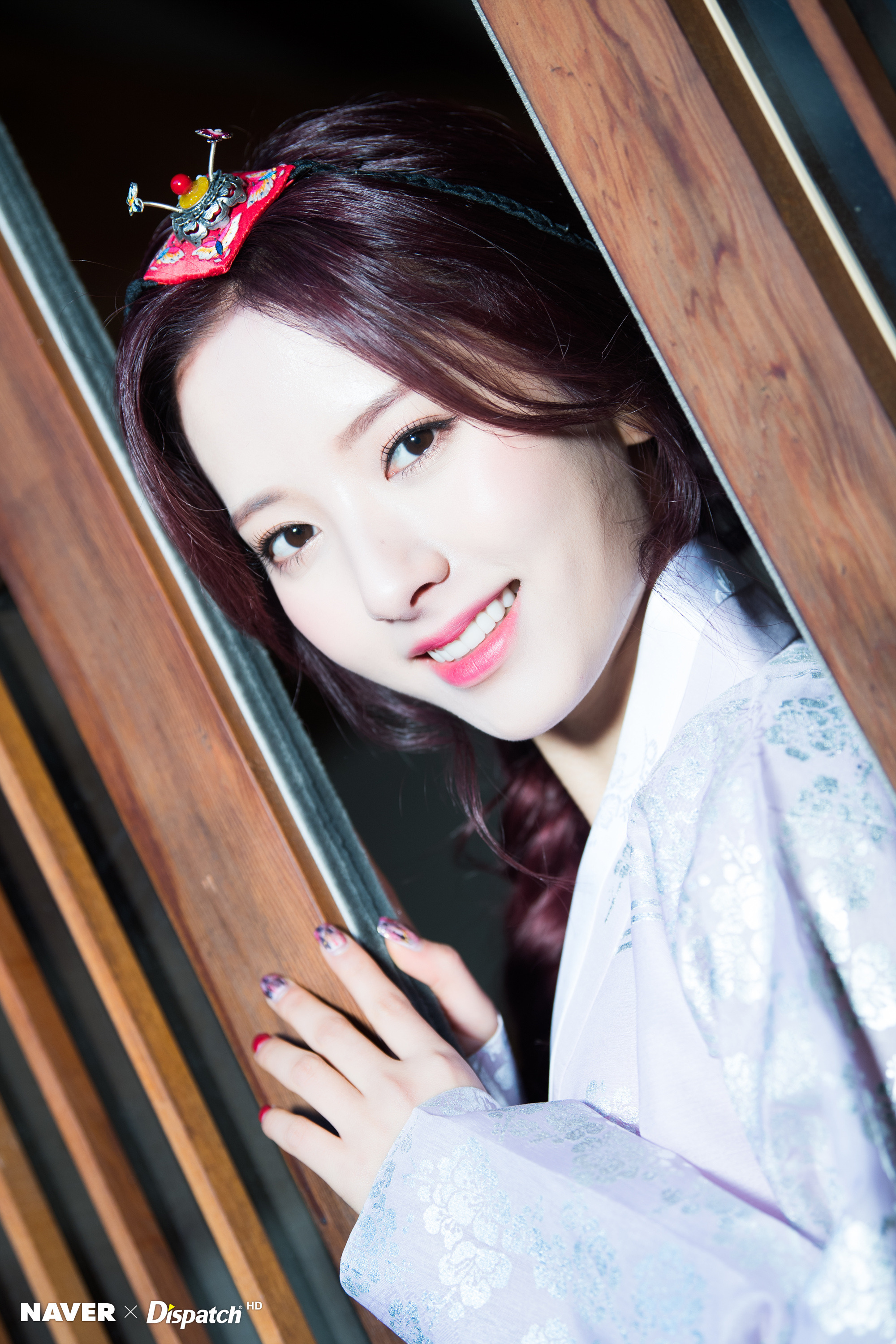 [사이즈핵큼] 오늘자 한복입은 우주소녀 보나.jpg | 인스티즈