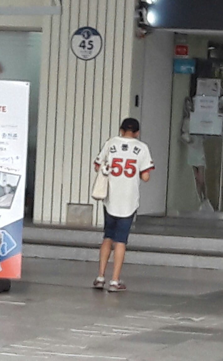 롯데 자이언츠 팬이면 평생 입을 수 있는 유니폼 | 인스티즈