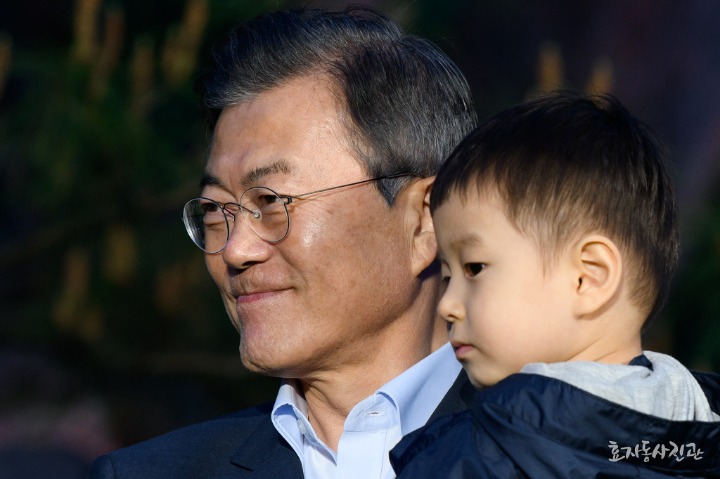 성격이 정반대인거같은 문재인대통령의 두 손자 | 인스티즈