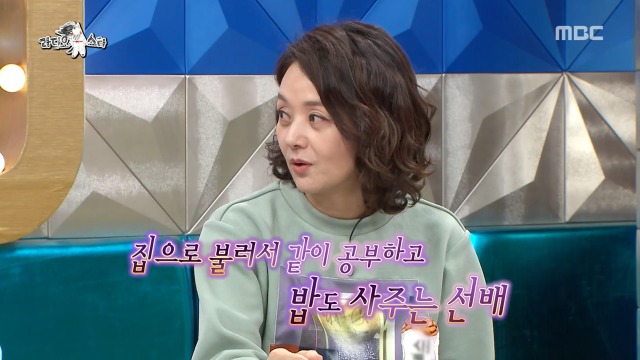 후배에게 아낌없이 연기 가르쳐주는 윤여정 | 인스티즈