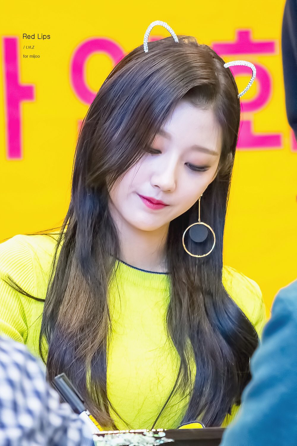 [러블리즈] 삐져나온 코털을 정리해서 예인이 | 인스티즈