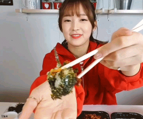 오마이걸 아린이 먹방.gif | 인스티즈