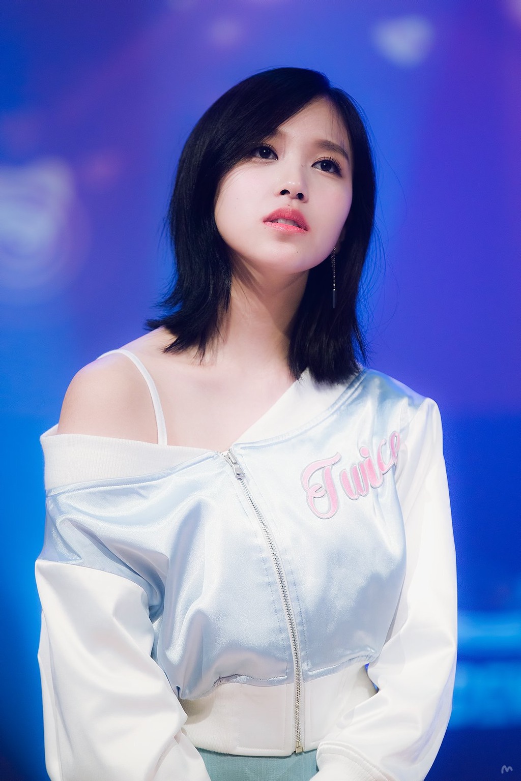 한쪽 어깨 노출한 묘이 미나 | 인스티즈