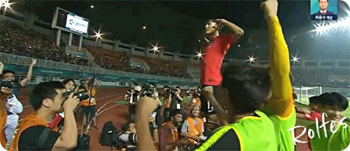 아시안 게임에서 일본 축구팬들이 눈깔 뒤집힌 이유 GIF | 인스티즈