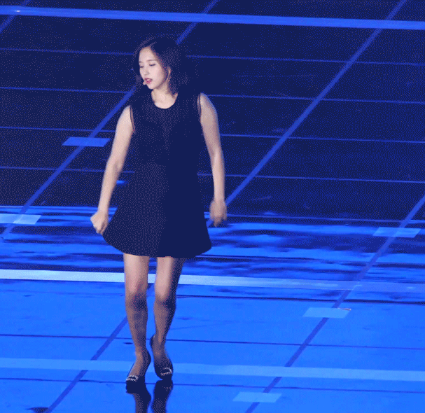 블랙 원피스 미나.gif | 인스티즈