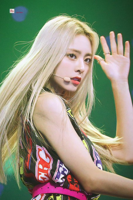 썸네일부터 홀려 보게되는 ITZY 유나 직캠 | 인스티즈