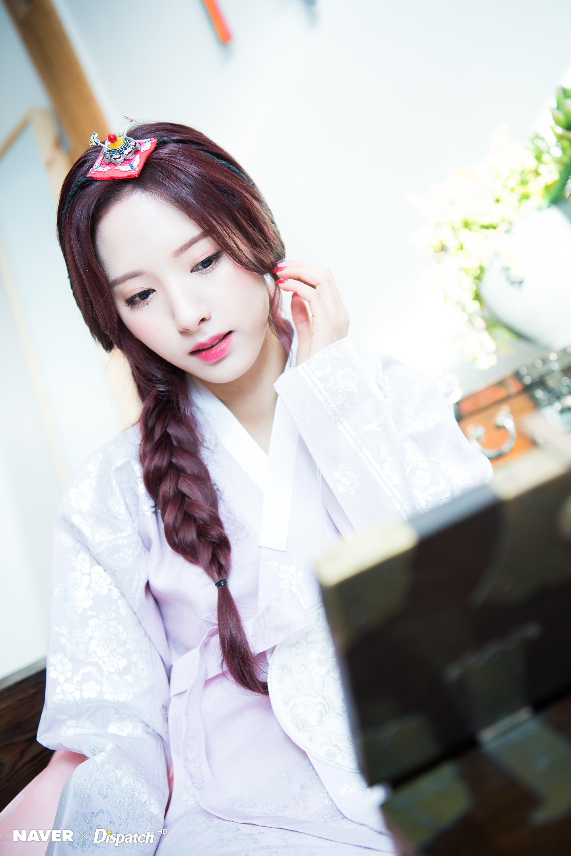 [사이즈핵큼] 오늘자 한복입은 우주소녀 보나.jpg | 인스티즈