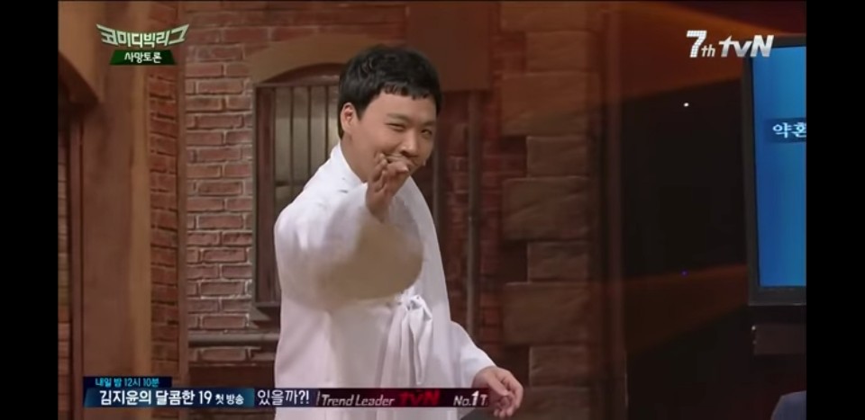 날강두가 1년동안 자신의 옹호글과 쉴드글을 써주면 20억을 준다고하면 제안 받아야하나?말아야하나? | 인스티즈